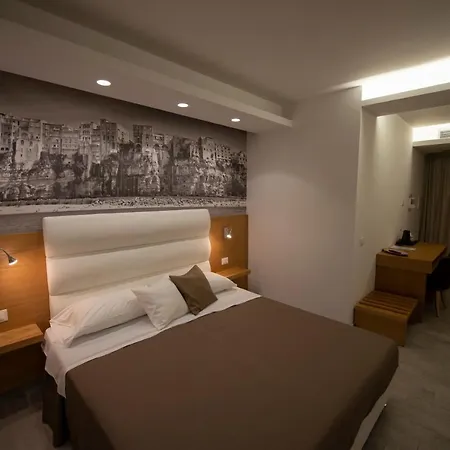 Dream 4*